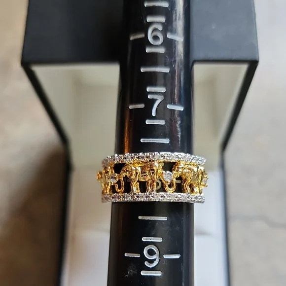 Elegant Gold and Silver Elephant Ring - Picture 15 of 16